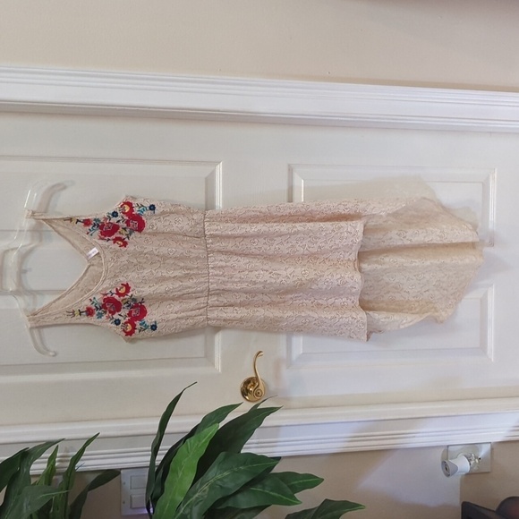 🐢Exhilaration Women's Lace Lined Dress Hi Low Embroidered Front Sz Sm - Picture 1 of 8